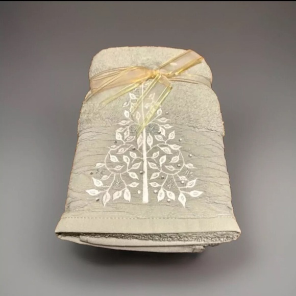 BUNDLE Two Luxury Christmas Guest Towels, Embellished Crystals, Turkish Cotton - Picture 1 of 7